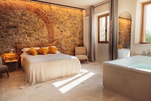 7 bedrooms, free WiFi, bed sheets