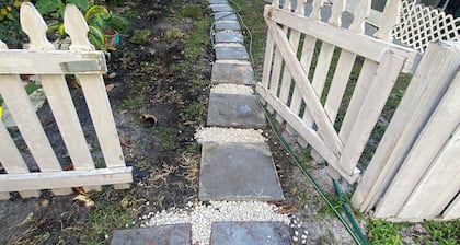 One Bedroom Hideaway with private entrance and garden view