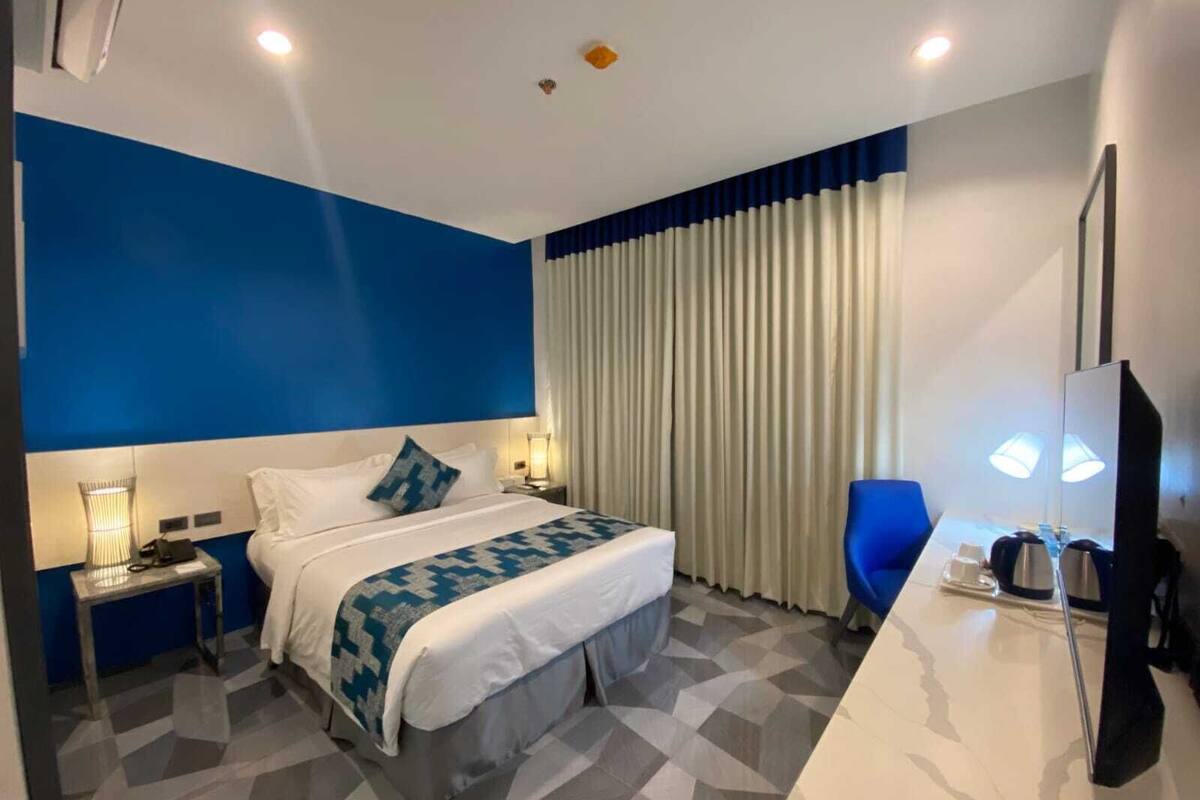 In-room safe, desk, laptop workspace, free WiFi