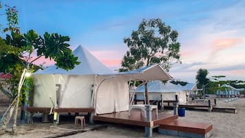 Privat strand og strandbar