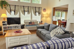 Smart TV, fireplace, DVD player, books