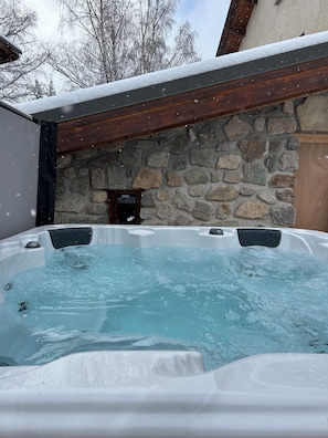 Bain à remous extérieur
