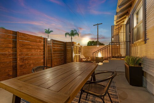 Chic Oasis: Contemporary Studio in National City