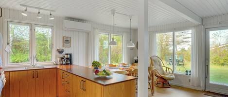 Réfrigérateur, micro-ondes, four