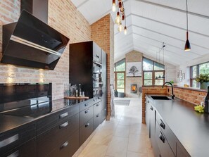 Fridge, microwave, dishwasher, cookware/dishes/utensils