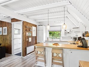 Fridge, oven, dishwasher, cookware/dishes/utensils