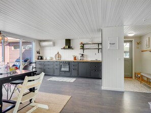 Fridge, dishwasher, cookware/dishes/utensils