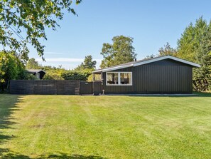 المنشأة من  الخارج