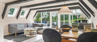 "Vladanka" - from the sea by Interhome