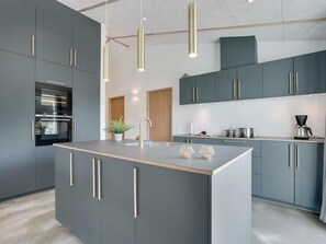 Fridge, microwave, dishwasher, cookware/dishes/utensils