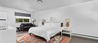 Peninsula one unit 19 King suite close to downtown