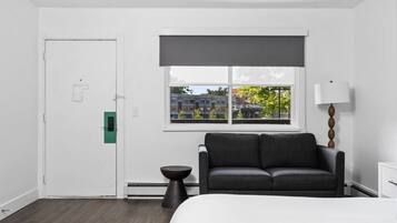 Travel crib, WiFi, bed sheets