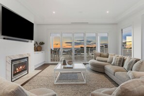 TV, fireplace, video games, table tennis