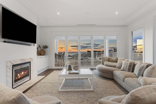 Hamptons Elegance Views | Pool & Spa