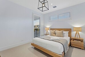 5 bedrooms, desk, iron/ironing board, WiFi