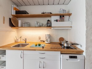 Kylskåp, mikrovågsugn, ugn och diskmaskin