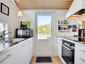 Kjøleskap, mikrobølgeovn, ovn og oppvaskmaskin