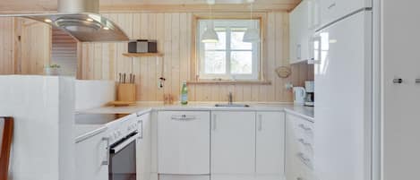 Fridge, microwave, dishwasher, cookware/dishes/utensils
