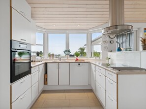 Fridge, microwave, dishwasher, cookware/dishes/utensils - "Esmeralda" - 350m from the sea by Interhome (Glesborg)