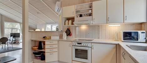 Fridge, microwave, dishwasher, cookware/dishes/utensils
