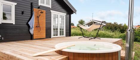 Bain à remous extérieur