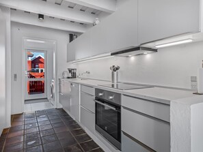 Fridge, dishwasher, cookware/dishes/utensils