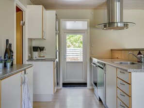 Fridge, microwave, oven, dishwasher - "Nannah" - 250m from the sea by Interhome (Ebeltoft)