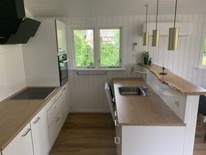 Jääkaappi, mikroaaltouuni, astianpesukone
