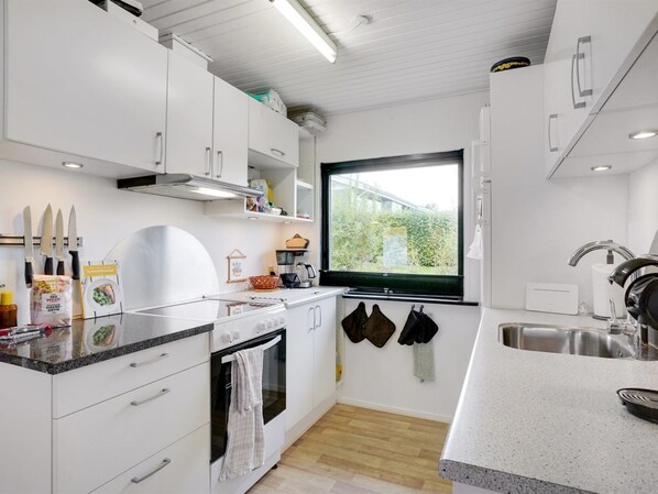 Fridge, dishwasher, cookware/dishes/utensils