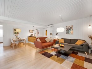 Televisión y chimenea 