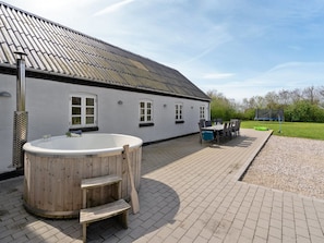 تناول الطعام بالخارج