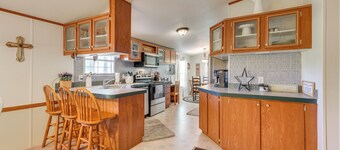 24 Mi to Morrison Springs County Park: Cozy Home