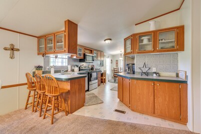 24 Mi to Morrison Springs County Park: Cozy Home