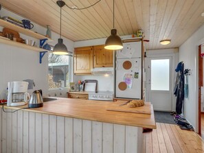 Fridge, dishwasher, cookware/dishes/utensils
