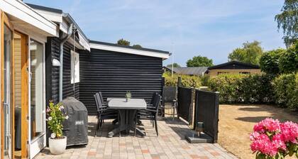 "Sari" - 250m from the sea by Interhome