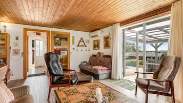 TV, fireplace, DVD player