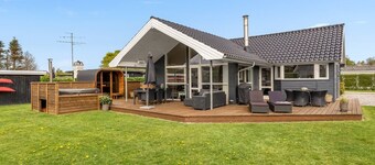 "Nine" - 200m from the sea by Interhome