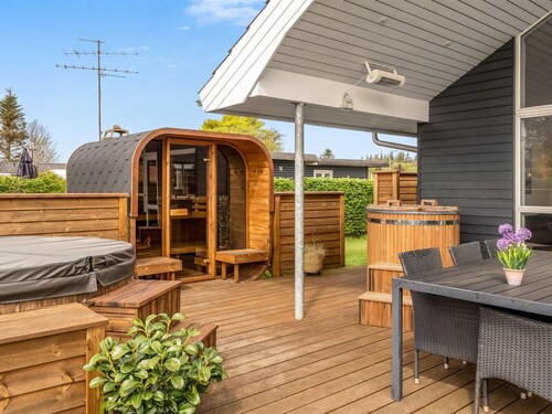 "Nine" - 200m from the sea by Interhome