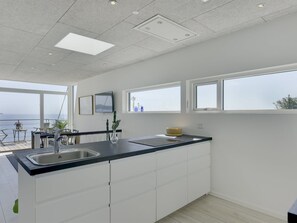 Fridge, oven, dishwasher, cookware/dishes/utensils