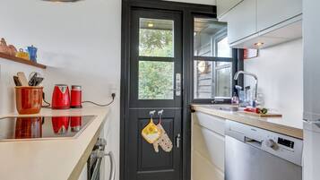 Réfrigérateur, micro-ondes, lave-vaisselle