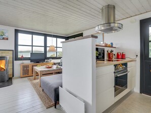 Fridge, microwave, dishwasher, cookware/dishes/utensils