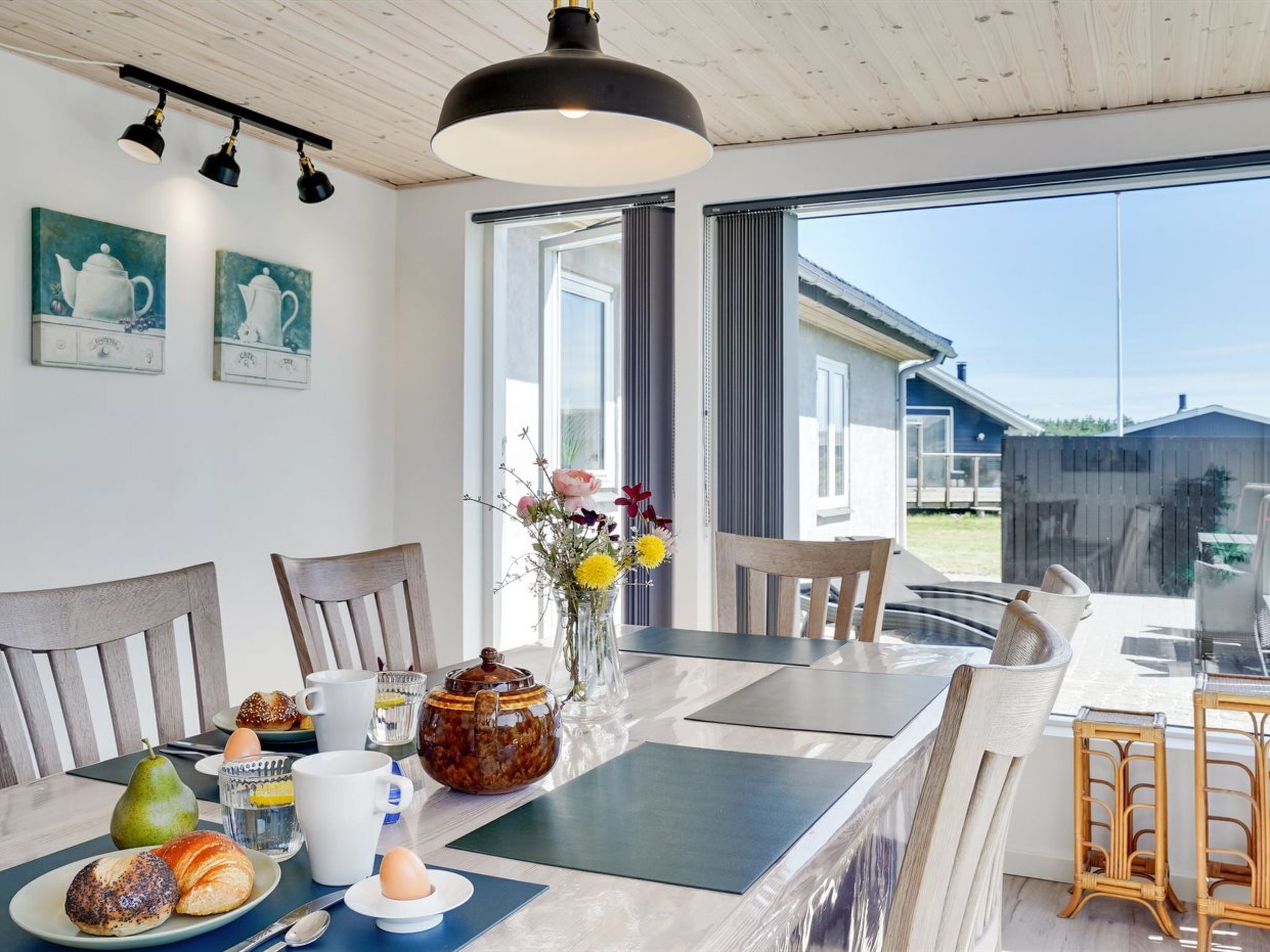 屋外ダイニングエリア