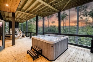 Indoor spa tub - Modern Blue Ridge Cabin • Hot Tub & Ping Pong (Blue Ridge Mountains)