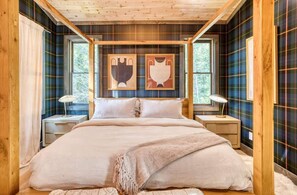 3 bedrooms, iron/ironing board, WiFi, bed sheets - Modern Blue Ridge Cabin • Hot Tub & Ping Pong (Blue Ridge Mountains)