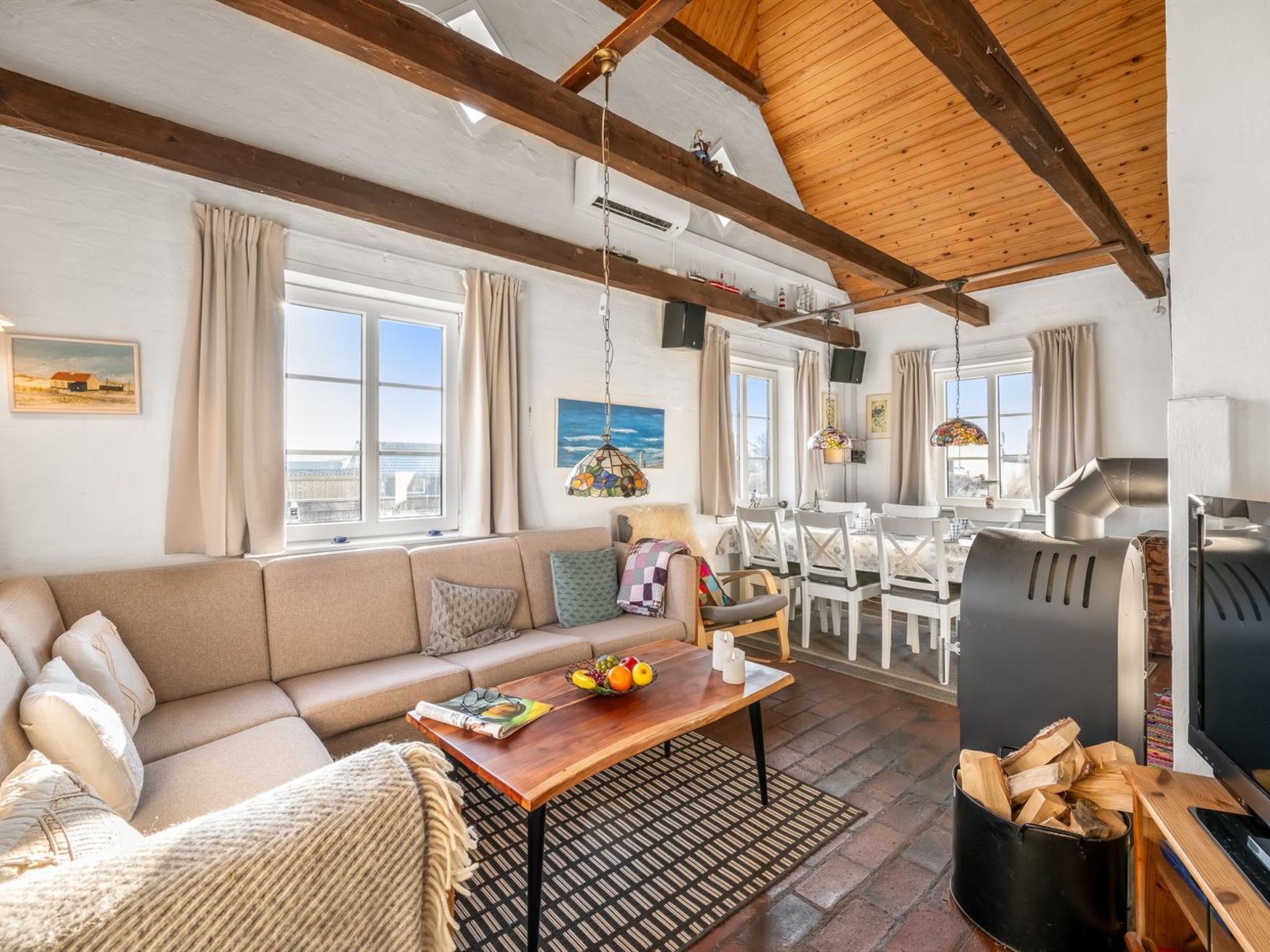 TV, caminetto, lettore DVD