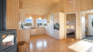 Kjøleskap, mikrobølgeovn, ovn og oppvaskmaskin
