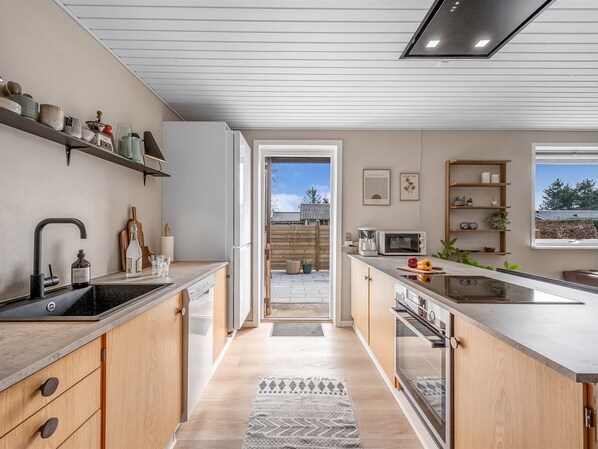 Kühlschrank, Mikrowelle, Ofen, Geschirrspüler