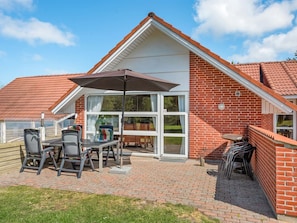 Outdoor dining - "Swening" - 2.1km from the sea by Interhome (Blåvand)