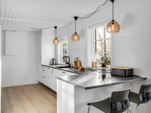 Kühlschrank, Mikrowelle, Ofen, Geschirrspüler