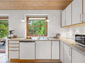 Kühlschrank, Mikrowelle, Ofen, Geschirrspüler